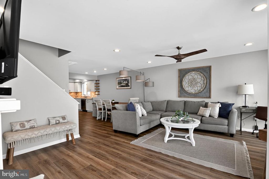 Image 9 of property listing at 1128 BAY AVE, Ocean City, NJ 08226