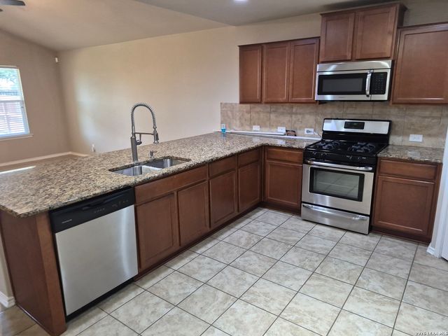 10213 Metz Valley, Schertz, TX 78154