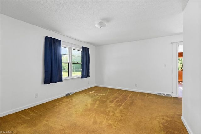 141 Pinelawn Drive, Kernersville, NC 27284