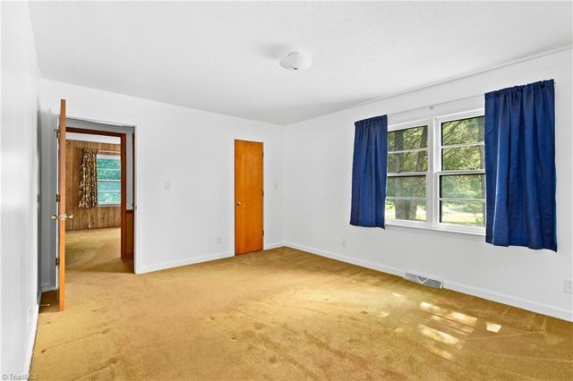 141 Pinelawn Drive, Kernersville, NC 27284