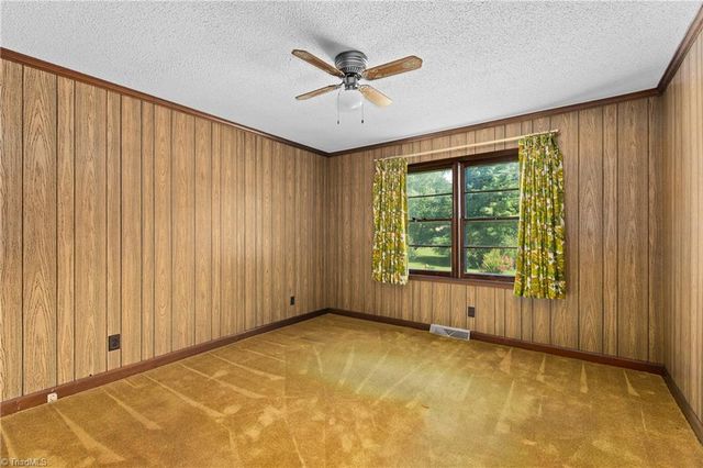 141 Pinelawn Drive, Kernersville, NC 27284