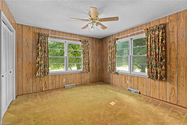 141 Pinelawn Drive, Kernersville, NC 27284