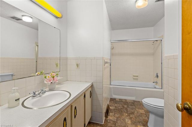 141 Pinelawn Drive, Kernersville, NC 27284