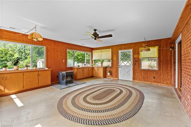 141 Pinelawn Drive, Kernersville, NC 27284