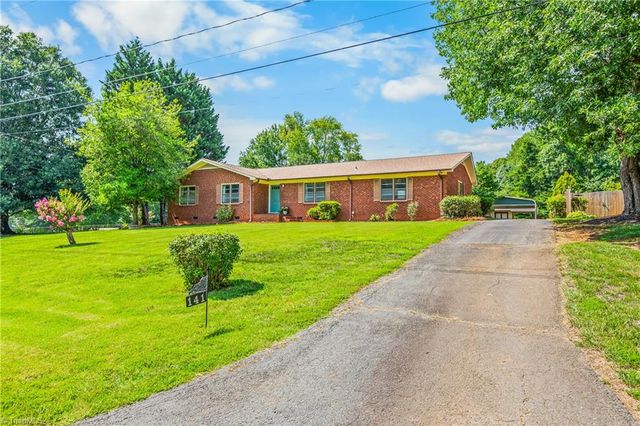 141 Pinelawn Drive, Kernersville, NC 27284