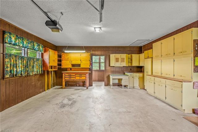 141 Pinelawn Drive, Kernersville, NC 27284