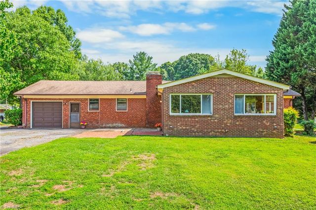 141 Pinelawn Drive, Kernersville, NC 27284