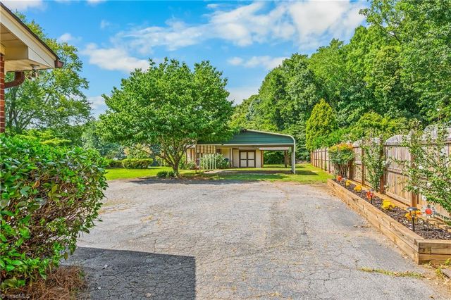 141 Pinelawn Drive, Kernersville, NC 27284