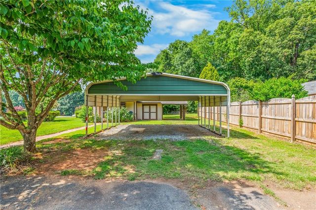 141 Pinelawn Drive, Kernersville, NC 27284