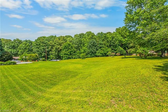 141 Pinelawn Drive, Kernersville, NC 27284