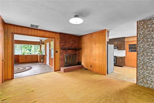 141 Pinelawn Drive, Kernersville, NC 27284