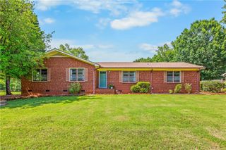 141 Pinelawn Drive, Kernersville, NC 27284
