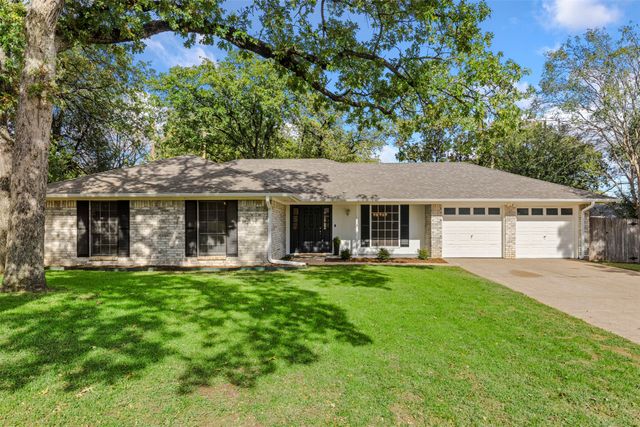 5705 Woodhollow Drive, Arlington, TX 76016
