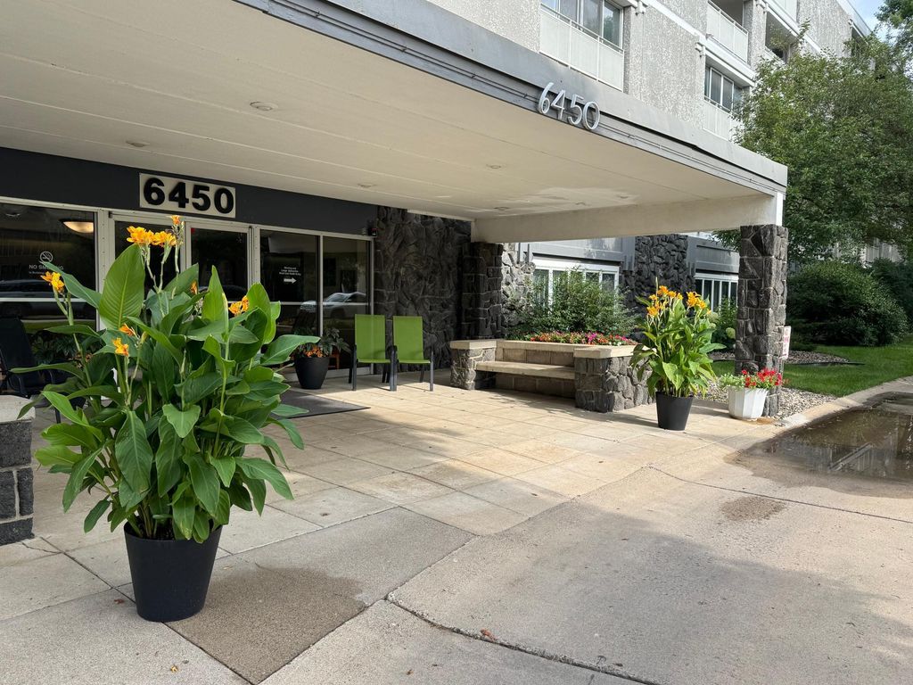6450 York Ave S Avenue S 306, Edina, MN 55435