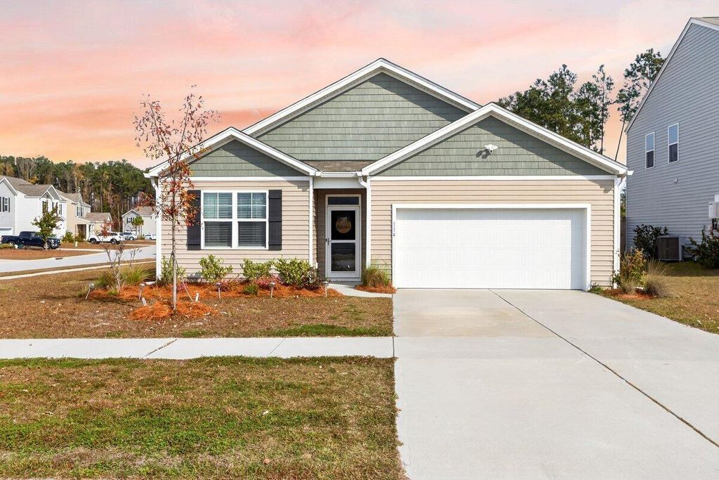114 Oakwood Boulevard, Summerville, SC 29486
