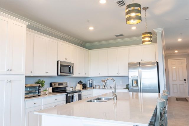 17902 GAWTHROP DRIVE 401, Bradenton, FL 34211