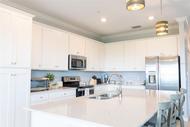 17902 GAWTHROP DRIVE 401, Bradenton, FL 34211