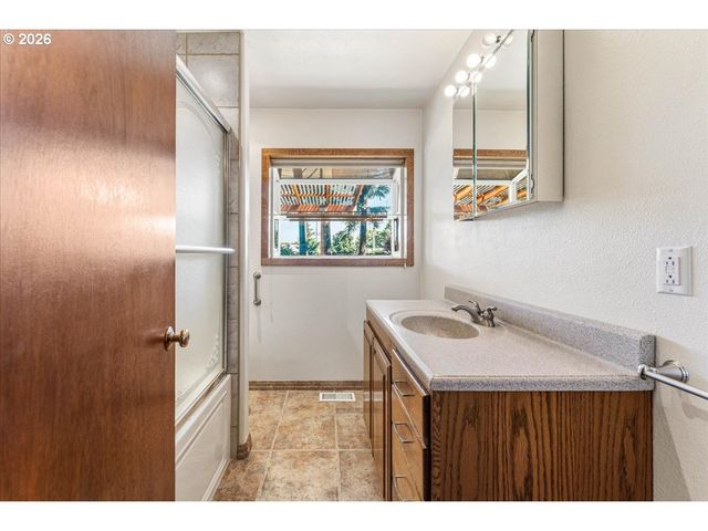 12339 Ne MULTNOMAH St, Portland, OR 97230