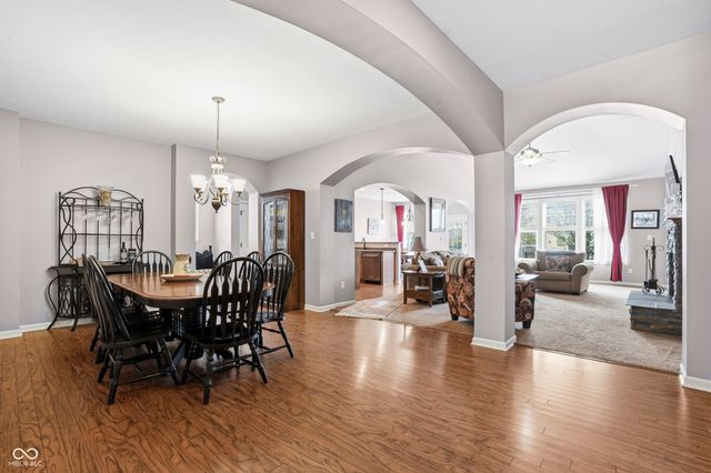 6093 Mountain Hawk Drive, Zionsville, IN 46077