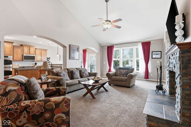 6093 Mountain Hawk Drive, Zionsville, IN 46077