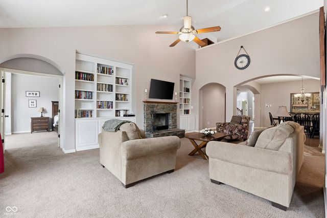 6093 Mountain Hawk Drive, Zionsville, IN 46077