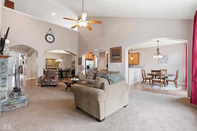 6093 Mountain Hawk Drive, Zionsville, IN 46077