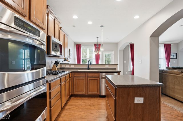 6093 Mountain Hawk Drive, Zionsville, IN 46077