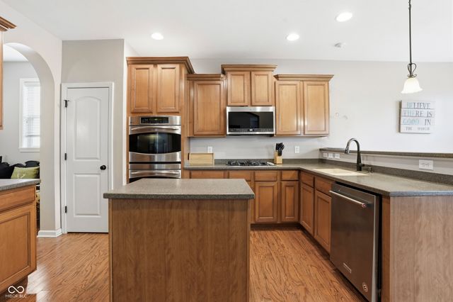 6093 Mountain Hawk Drive, Zionsville, IN 46077