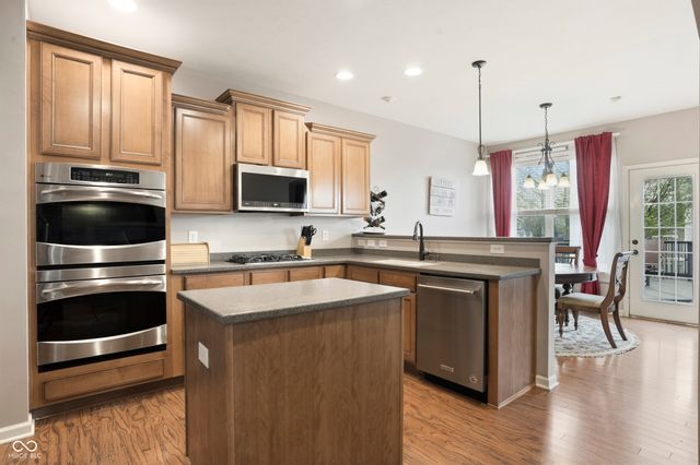 6093 Mountain Hawk Drive, Zionsville, IN 46077