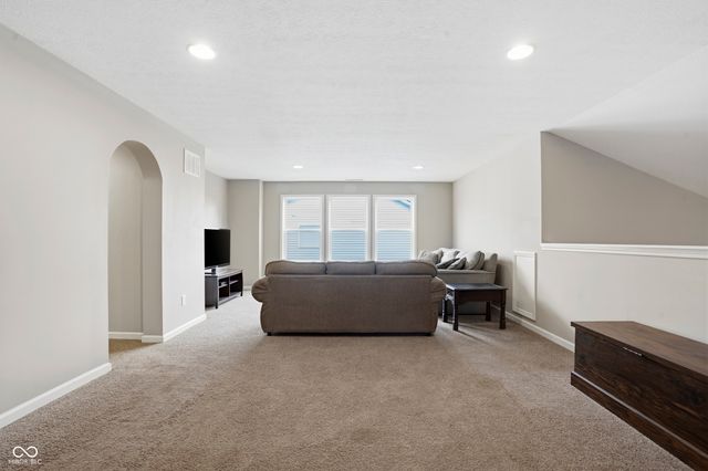 6093 Mountain Hawk Drive, Zionsville, IN 46077