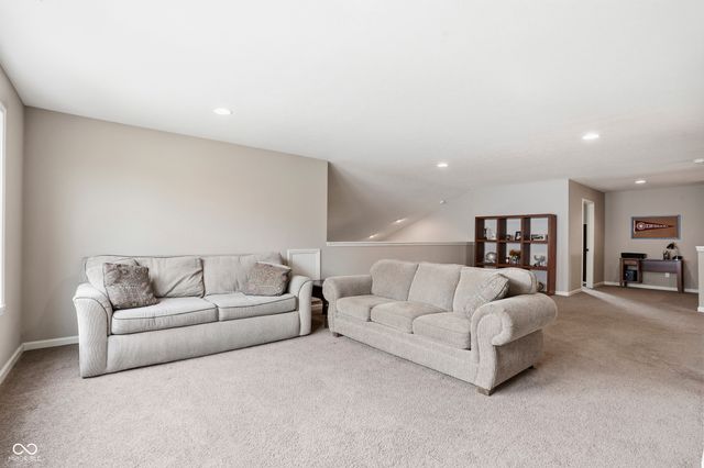 6093 Mountain Hawk Drive, Zionsville, IN 46077
