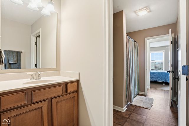 6093 Mountain Hawk Drive, Zionsville, IN 46077