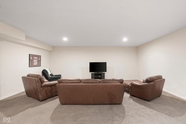 6093 Mountain Hawk Drive, Zionsville, IN 46077