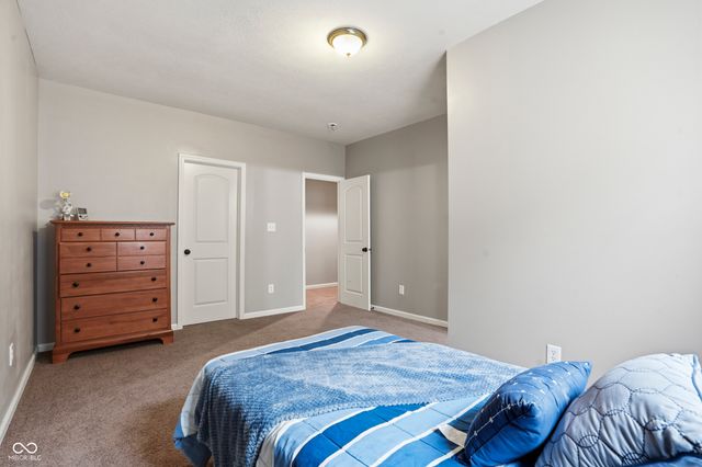 6093 Mountain Hawk Drive, Zionsville, IN 46077