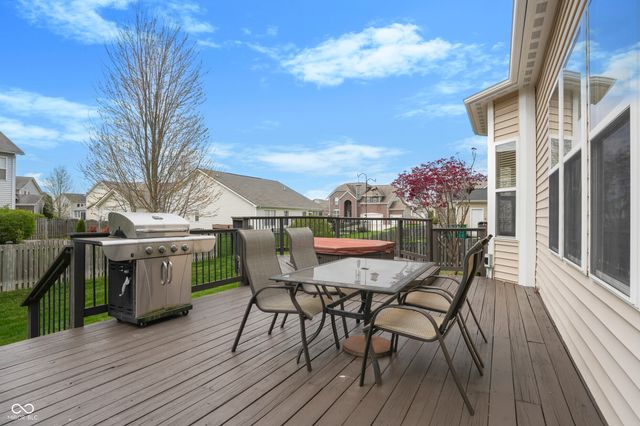 6093 Mountain Hawk Drive, Zionsville, IN 46077