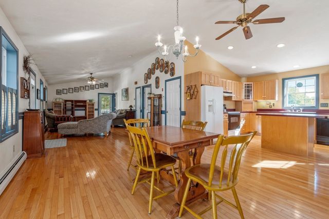 63 Dudley St, Leominster, MA 01453