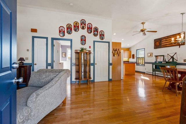 63 Dudley St, Leominster, MA 01453