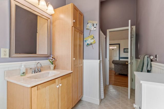 63 Dudley St, Leominster, MA 01453