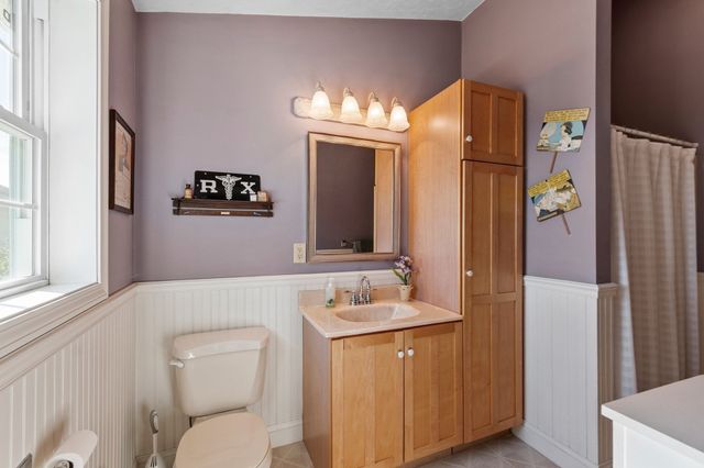 63 Dudley St, Leominster, MA 01453