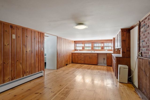 63 Dudley St, Leominster, MA 01453