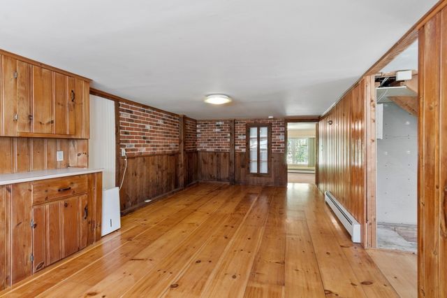 63 Dudley St, Leominster, MA 01453