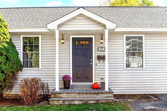 63 Dudley St, Leominster, MA 01453