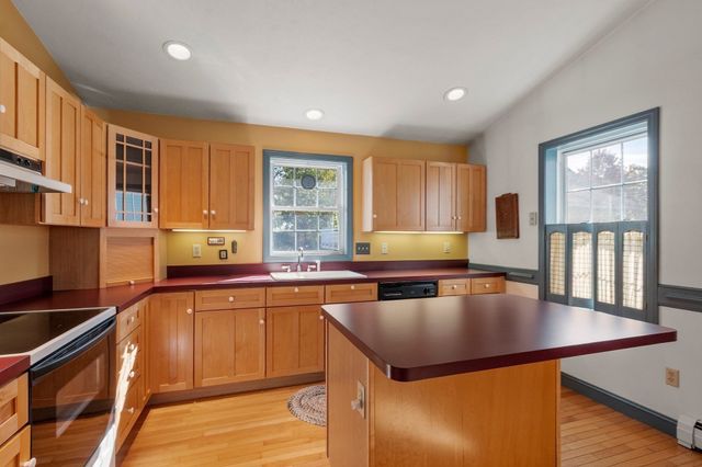 63 Dudley St, Leominster, MA 01453