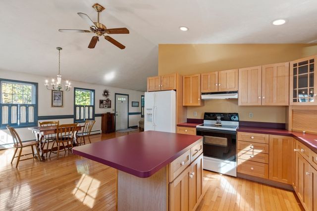 63 Dudley St, Leominster, MA 01453