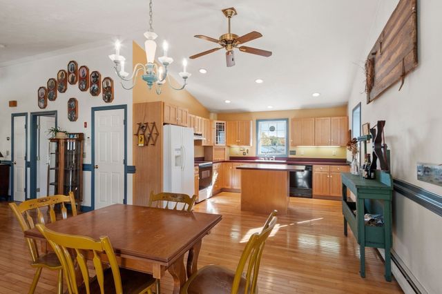 63 Dudley St, Leominster, MA 01453