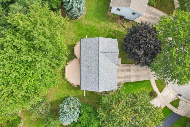 2416 Brentwood DRIVE, Waukesha, WI 53188