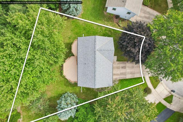 2416 Brentwood DRIVE, Waukesha, WI 53188