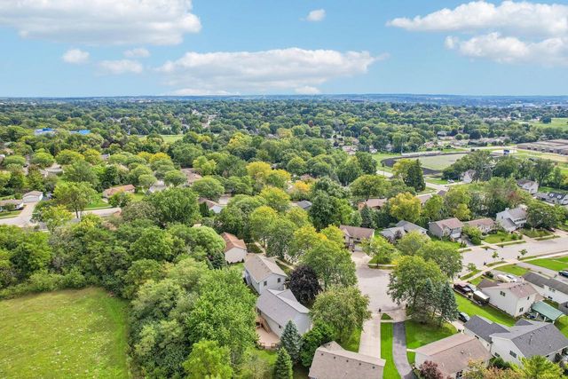 2416 Brentwood DRIVE, Waukesha, WI 53188