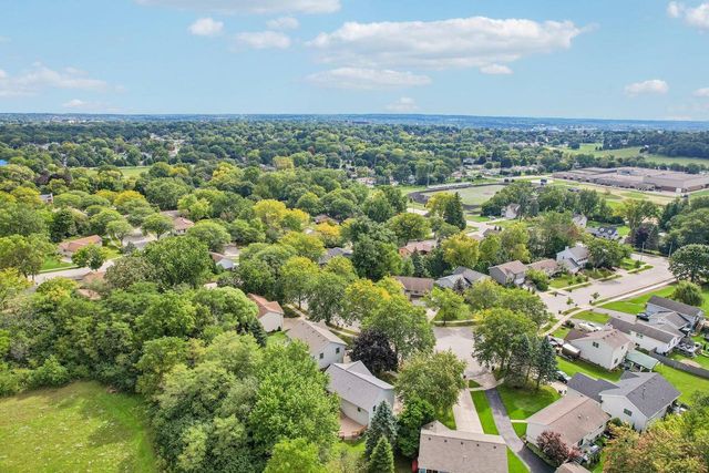 2416 Brentwood DRIVE, Waukesha, WI 53188