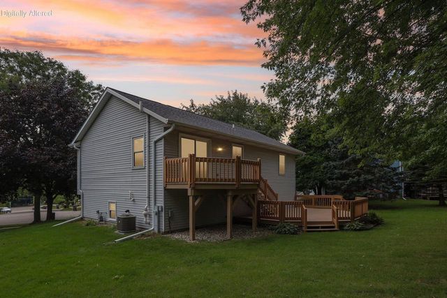 2416 Brentwood DRIVE, Waukesha, WI 53188
